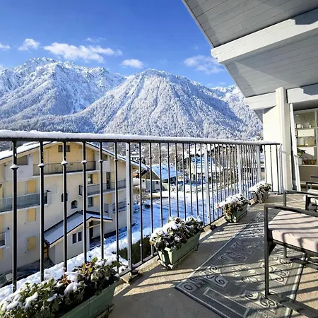 & Panoramic View - Happy