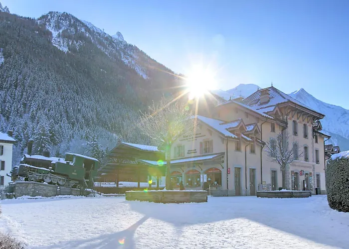 & Panoramic View - Happy